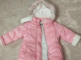 Продам теплую зимнюю куртку на девочку. Примерно на 3 года.