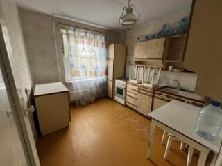 Сдаю 2-х комнатную квартиру без мебели (ул. Леваневцев)