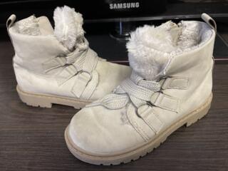 Продам туфли, ботинки на девочку