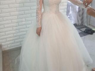 Продам свадебное платье (торг уместен)
