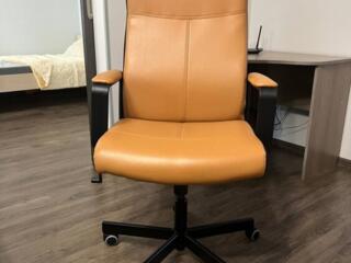 Продам новый офисный стул