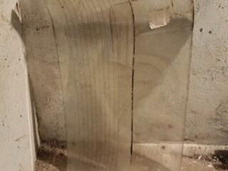 Стекло на Москвич М-2140 переднее и заднее.