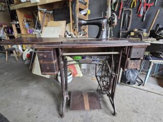 Продам швейную машину