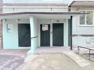 Продаётся 3-комнатная квартира под ремонт от собст-ка. Торг 