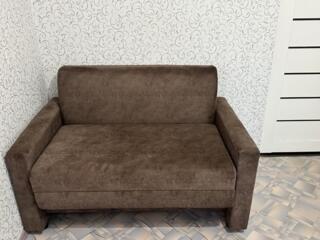 Продам компактный и универсальный диван.