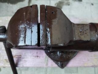 Продам тиски.