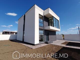 Casă Hi-Tech cu 2 niveluri, com. Dumbrava Vă propunem spre vânzare o .