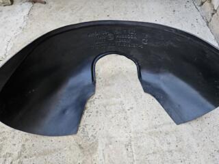 Продам подкрылок на москвич 2141