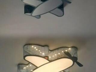 Продам НОВУЮ люстру самолет