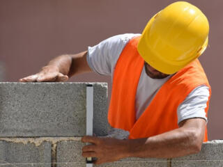 Требуются каменщики!