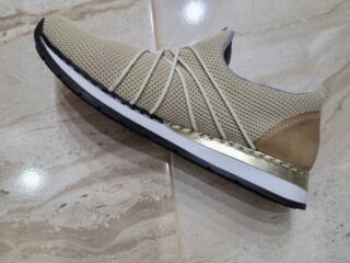 Продам кроссовки недорого