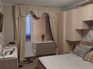 Продается 4-ком. квартира + кабинет.