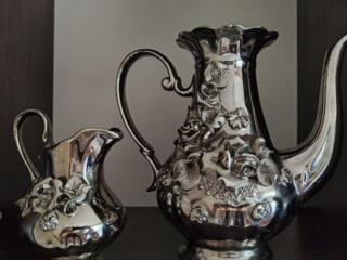 НОВЫЙ кувшин и сливочник от сервиза "Серебряная роза". Матер. керамика