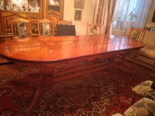 Masă din lemn de cireș, lucrată manual