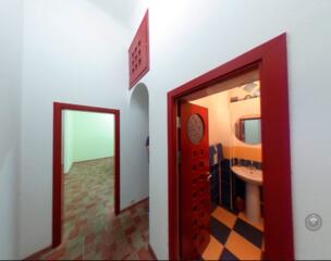 Dau in chirie pe termin lung un spatiu nelocativ (50 m2) in centrul...