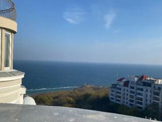 Продам  большую  квартиру  с видом на море в доме Каркашадзе.