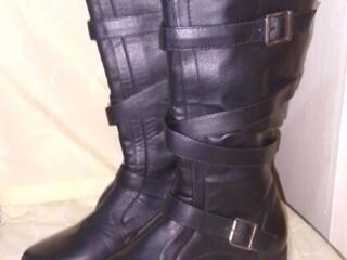 Продам новые кроссовки черного и белого цвета р. 42-43 удобные 350 р.