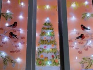 Праздничные рисунки на стекле