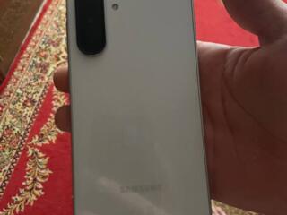 Продам телефон