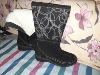 Продаются сапоги женские