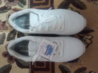 Продам детскую обувь новые ботинки, кроссовки, босоножки