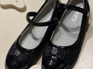 Продам туфельки на девочку