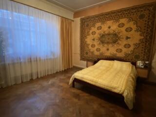 Продам 4-комнатную квартиру в центре, ул. Екатерининская / ...