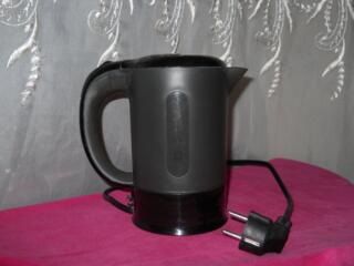 Продам рабочий электро чайник на 0.5 литра за 100 лей