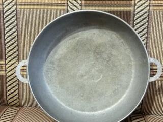 Продам Сковороду чугунную с ушками новую, большая