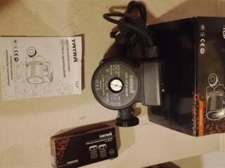 Новый в упаковке Циркуляционный насос (с гайками).