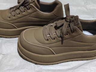 Кроссовки - Женские..!