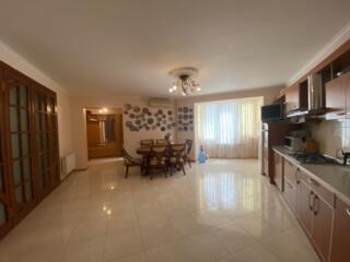 Просторная квартира для большой семьи у моря – ЖК «Каменный Цветок», .