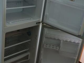 Продам холодильник Самсунг НоФрост. Возможна доставка.