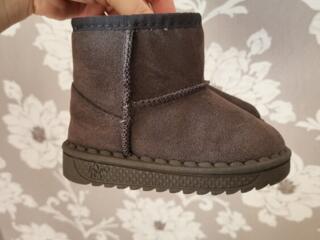 Продам угги детские в отличном состоянии