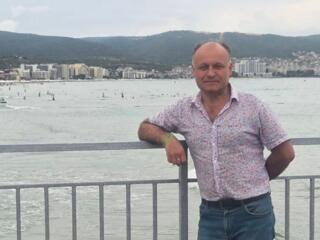 Администратором, Менеджером.. Личным помощником