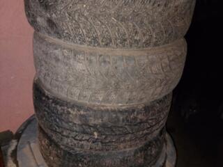 Продам комплект зимней резины на 16 цена 600 рублей