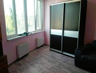 Продаётся однокомнатная квартира. Дарницкий район, улица Светлая, 3д, 