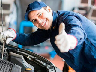 ТРЕБУЕТСЯ АВТОСЛЕСАРЬ. ЗП высокая!