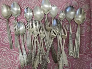 Мельхиоровые ложки, вилки.