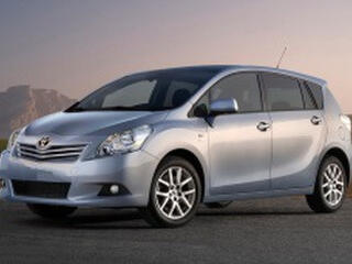 Разбираю Toyota Verso 2010