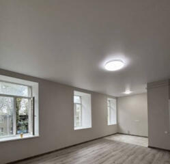 В продаже двухкомнатная квартира с ремонтом на пересечении улиц ...