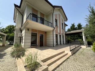 Новый дом с ремонтом в коттеджном городке "Ариадна"