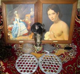 3 пельменницы СССР, 2 чесночницы СССР и 3 ручные б/у мясорубки СССР.