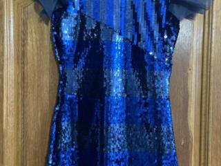 Нарядное платье синего цвета с палетками и органзой, 44 размер