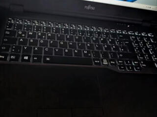 Продаю Fujitsu i7-8665|16GB| 512SSD| UHD| Бат 4.5 часа