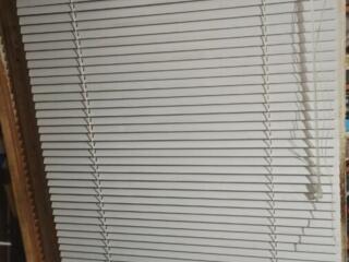 Недорого жалюзи горизонтальные 3 шт на 60- 74- 75 см по ширине