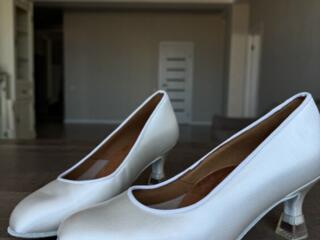 Продам танцевальные туфли