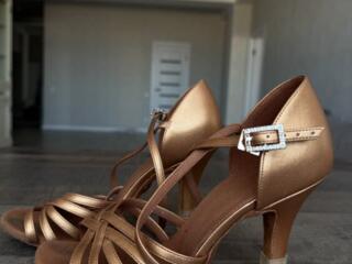 Продам танцевальные туфли