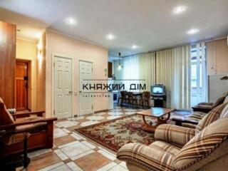 Продается 2 к.кв. в центре, возле Хрещатика, по ул. Бассейная 7, 56 ..