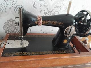 К продаже ручная швейная машинка ПМЗ с коробом